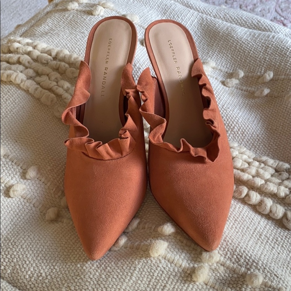 Fun and flirty ruffled heeled slide 💗💗